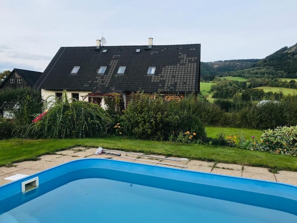 Apartman V Chaloupce Na Vrsku Bernsdorf Buitenkant foto
