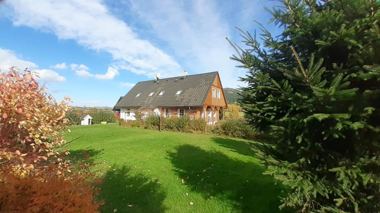 Apartman V Chaloupce Na Vrsku Bernsdorf Buitenkant foto