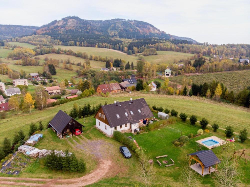 Apartman V Chaloupce Na Vrsku Bernsdorf Buitenkant foto
