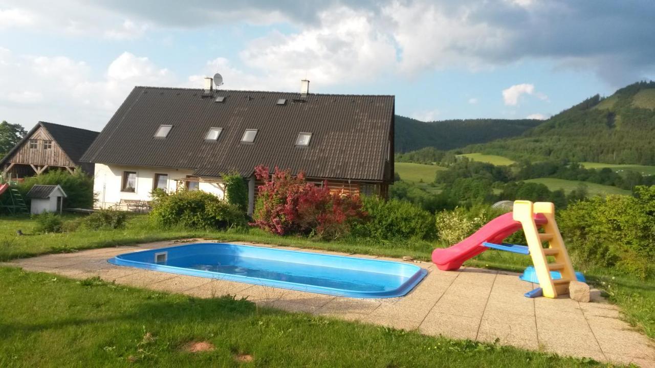Apartman V Chaloupce Na Vrsku Bernsdorf Buitenkant foto