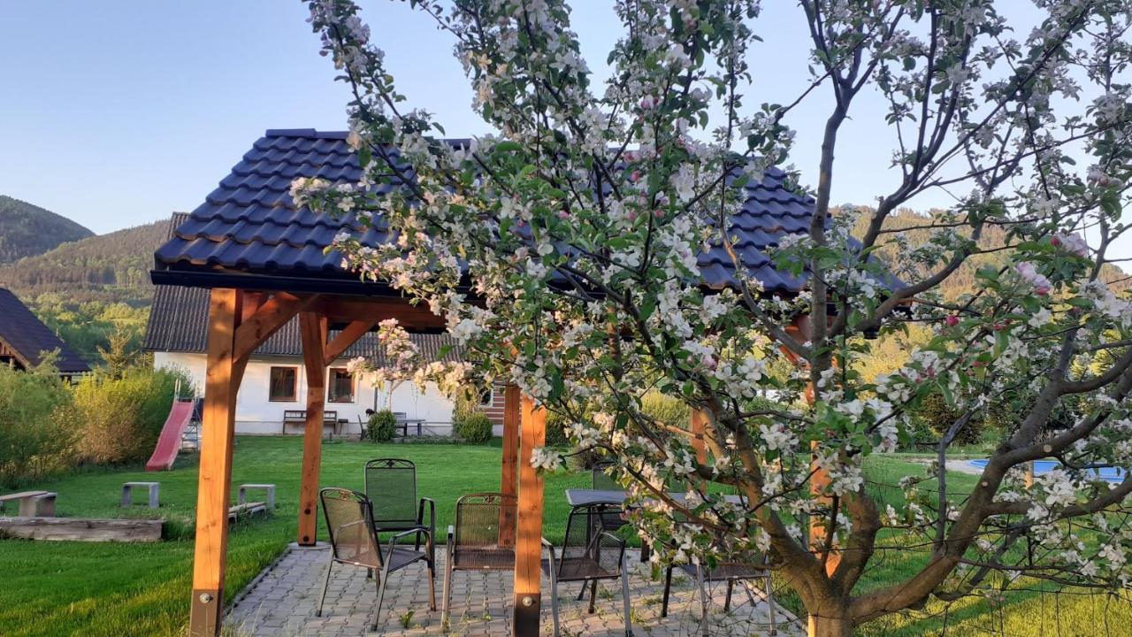 Apartman V Chaloupce Na Vrsku Bernsdorf Buitenkant foto