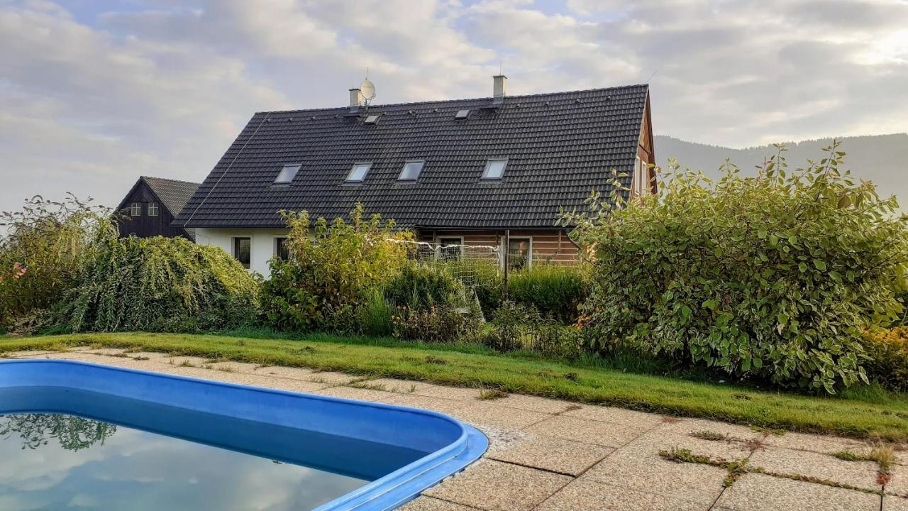 Apartman V Chaloupce Na Vrsku Bernsdorf Buitenkant foto