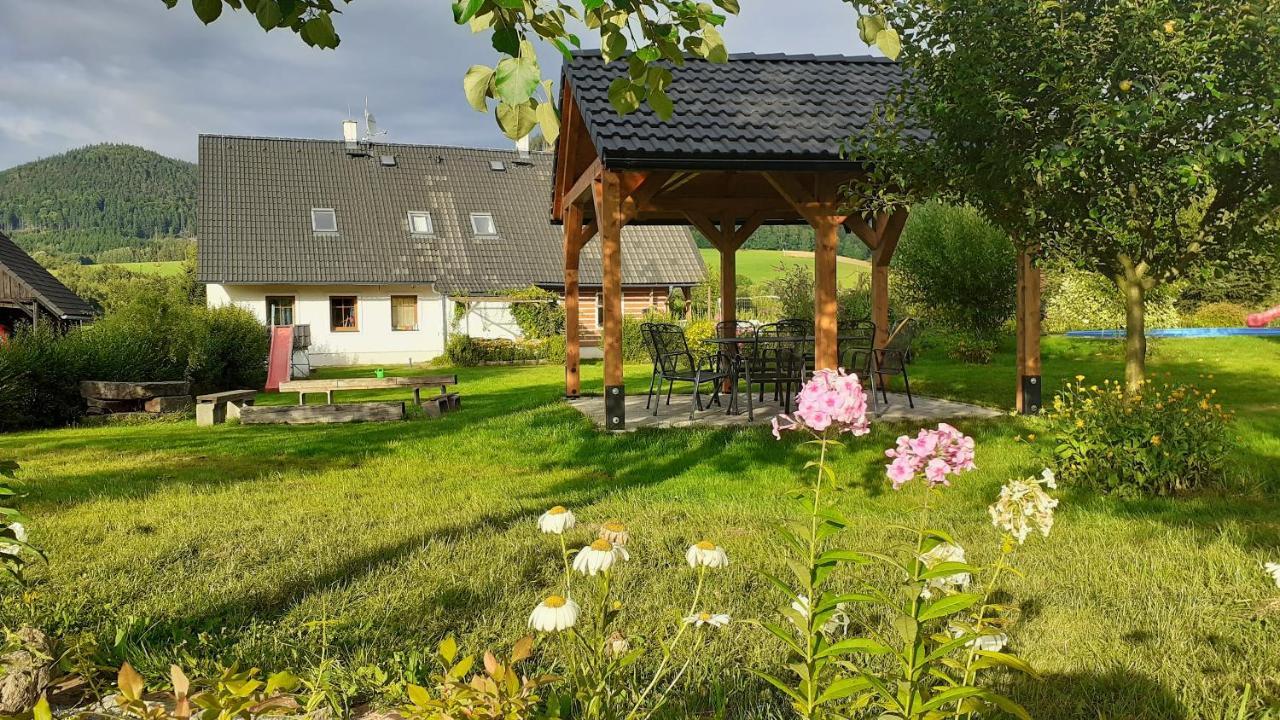 Apartman V Chaloupce Na Vrsku Bernsdorf Buitenkant foto