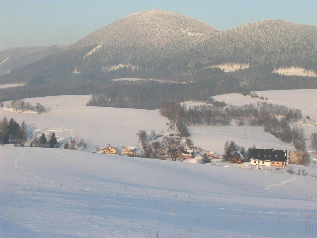 Apartman V Chaloupce Na Vrsku Bernsdorf Buitenkant foto